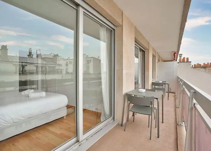 Guestready - Charming With A View Апартаменты Париж